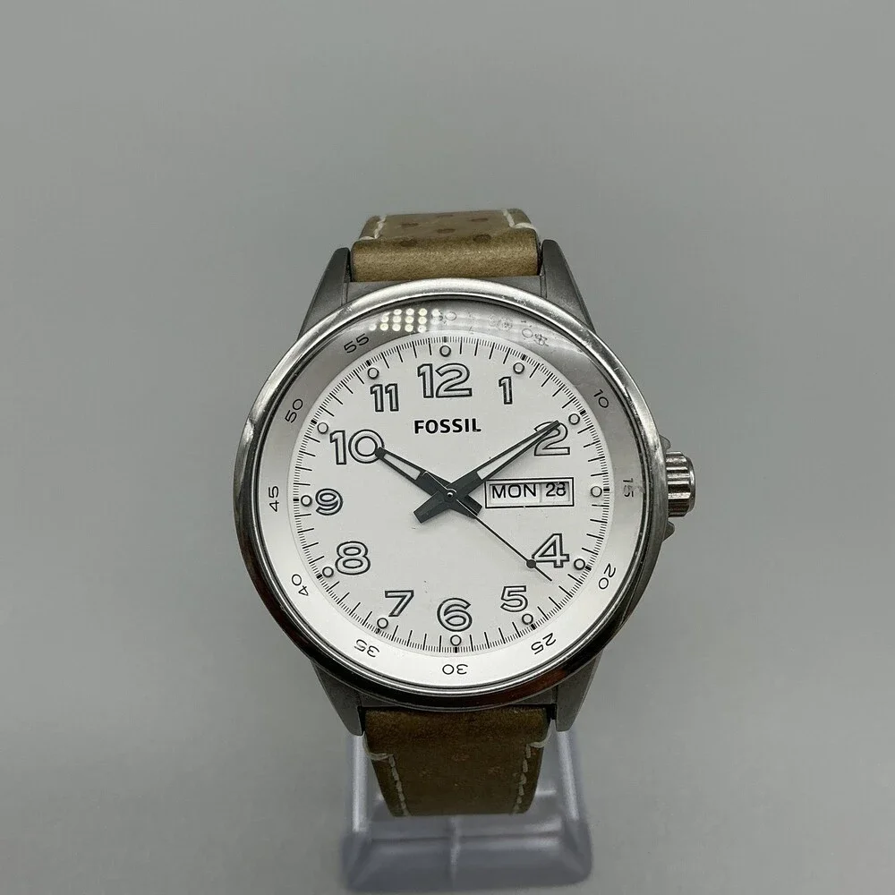 Fossil Womens Watch 38mm Silver Tone Leather Day Date BQ1622 New Battery